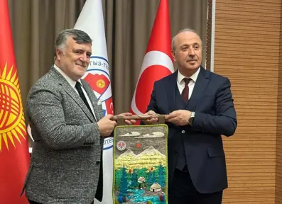 Türk Dünyası Arabulucular Birliği ve Kırgızistan Türkiye Manas Üniversitesi İş Birliği Protokolü