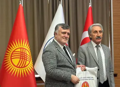 Türk Dünyası Arabulucular Birliği ve Kırgızistan Türkiye Manas Üniversitesi İş Birliği Protokolü